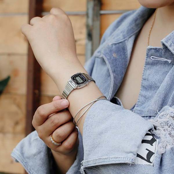 CASIO VINTAGE LA670WA-1D MOTERŲ LAIKRODIS (zd597c) + DĖŽUTĖ - Image 7